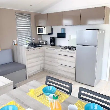 Privé, Individuel, Résidence Calme, Jardin, Wifi Gratuit, Netflix, Parking Privé Rang-du-Fliers