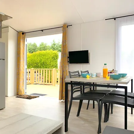 Privé, Individuel, Résidence Calme, Jardin, Wifi Gratuit, Netflix, Parking Privé Rang-du-Fliers